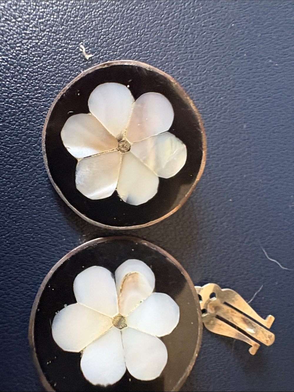 Alpaca Mexico silver with black onyx and mother of pearl floral inlay